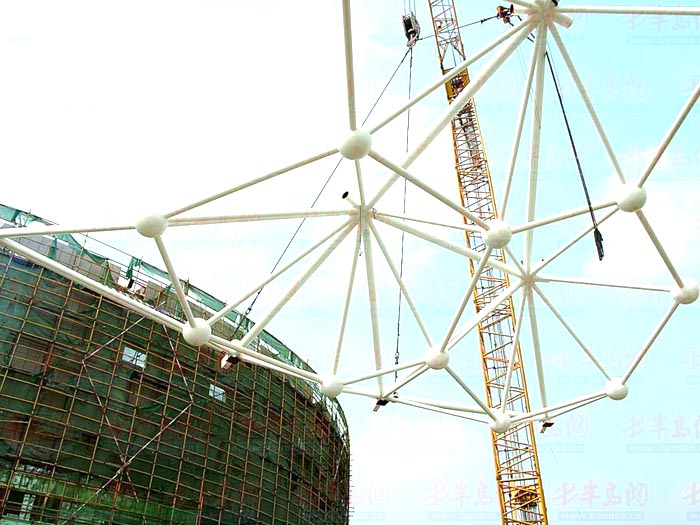 玉树体育馆网架安装
